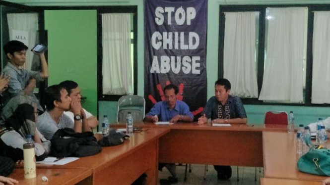 Aliansi orangtua korban vaksin palsu mengadu ke Komnas PA, Senin, 25 Juli 2016.