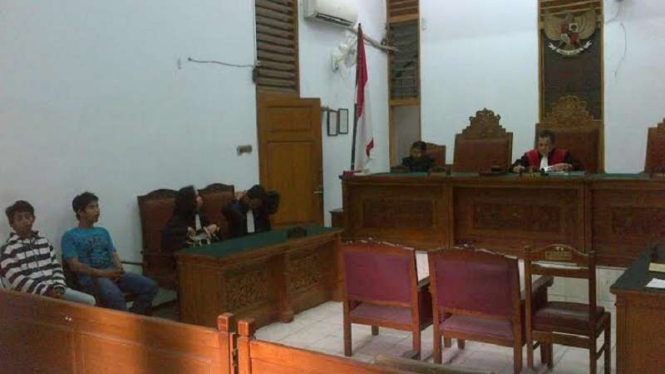 Andro Supriyanto dan Nurdin Priyanto di ruang sidang, Senin 25 Juli 2016.
