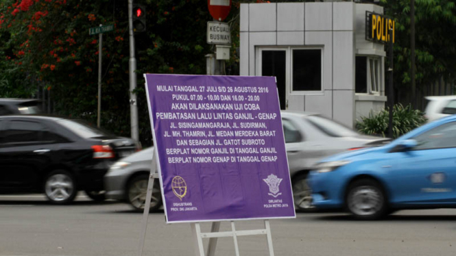 Uji Coba Penerapan Lalu Lintas Ganjil-Genap.