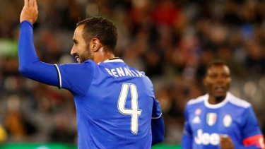 Bek Juventus, Medhi Benatia rayakan gol ke gawang Tottenham Hotspur