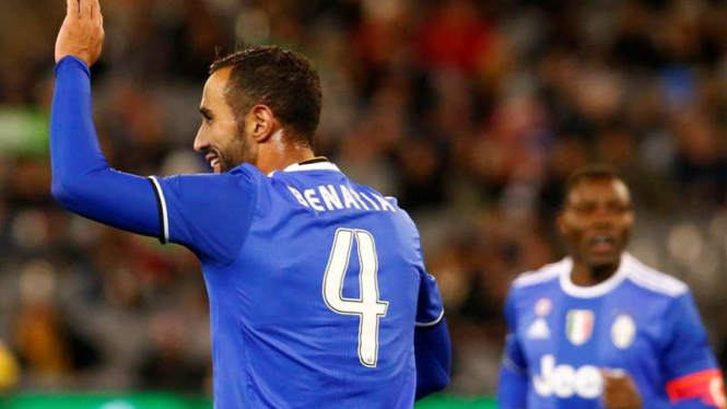 Bek Juventus, Medhi Benatia rayakan gol ke gawang Tottenham Hotspur