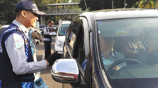 Uji coba aturan ganjil genap