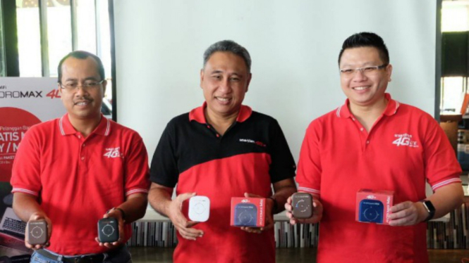 Head of Brand and Marketing Communication Smartfren, Derrick Surya (kanan).