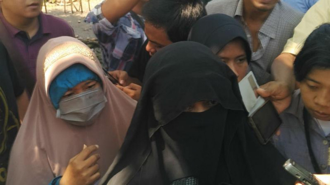 Keluarga terpidana mati Michael Titus Igweh mengunjungi Nusakambangan, Kamis, 28 Juli 2016.