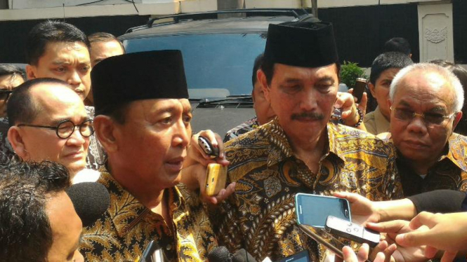 Wiranto menggantikan posisi Luhut Binsar Panjaitan
