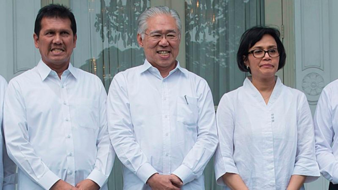 Menteri Perdagangan Enggartiasto Lukita (tengah)