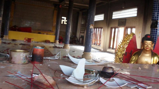 Kondisi Vihara Tri Ratna yang rusak pasca kerusuhan Tanjungbalai, Jumat malam (29/7/2016)