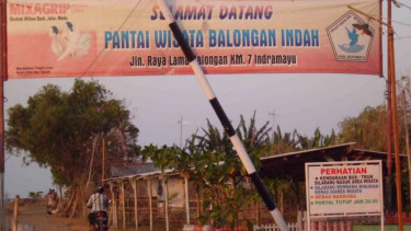 Pintu Masuk Pantai Balongan Indah