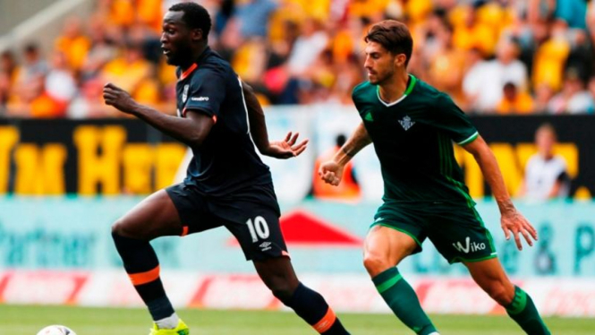 Striker Everton, Romelu Lukaku (kiri)