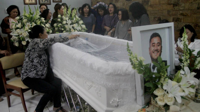 Mike Mohede Tutup Usia
