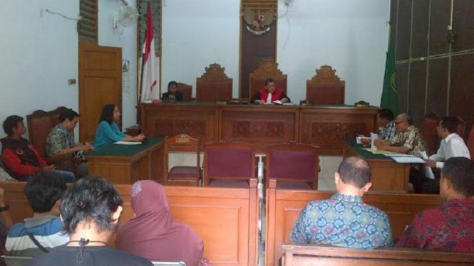 Sidang pengamen gugat polisi dan kejaksaan Rp1 miliar.