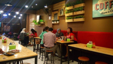 Suasana di Warung Kopdar