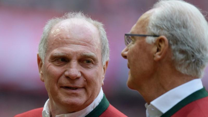 Presiden Bayern Munich, Uli Hoeness (kiri)