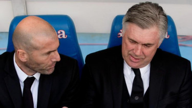 Zinedine Zidane (kiri) dan Carlo Ancelotti (kanan)