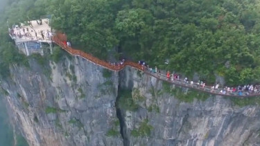 Coiling Dragon Cliff, gunung Tianmen, Provinsi Hunan, China