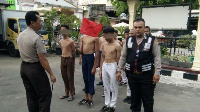 Para pelajar yang diamankan karena tawuran