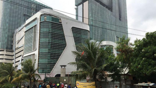 Suasana di sekitar Swiss-Belhotel usai kebakaran