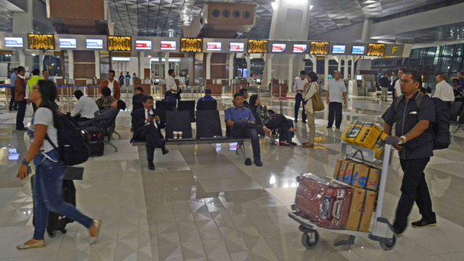 Para penumpang di Terminal 3 Bandara Soetta.