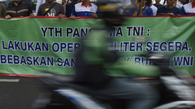 Tuntut pembebasan 11 sandera WNI oleh Abu Sayyaf.