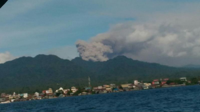 Gunung Dukono Halmahera Utara