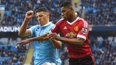 Martin Demichelis (kiri) saat masih membela Manchester City