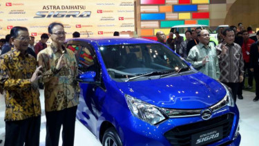 Daihatsu Sigra di GIIAS 2016.