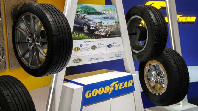 Ban baru Goodyear dipajang di GIIAS 2016.