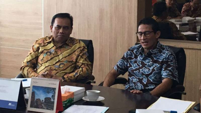 Sekda DKI Saefullah (kiri) dan Wakil Gubernur DKI Sandiaga Uno.