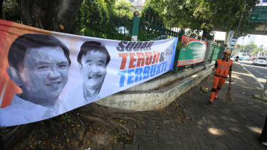 Spanduk dukungan untuk Ahok dan Djarot