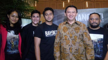 Ahok bersama para pemain Film Bangkit