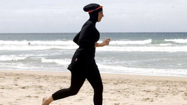 Baju renang muslimah Burkini