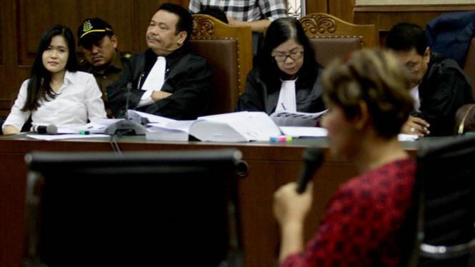 Sidang Lanjutan Jessica - Pemutaran Ulang CCTV