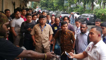 Polisi amankan mahasiswa papua demo tanpa izin, di Jakarta, Senin, 15 Agustus 2016.