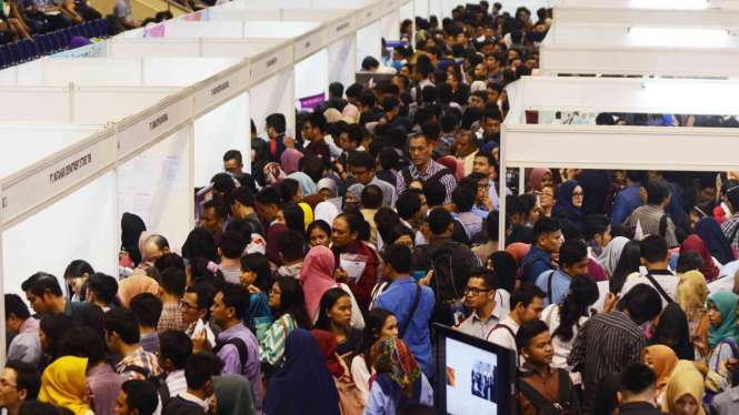 Ribuan Pencari Kerja Padati Job Fair.