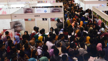 Ribuan pencari kerja memadati Job Fair.