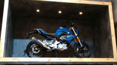 BMW G310R di GIIAS 2016.
