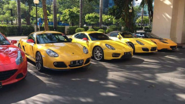 Konvoi mobil mewah