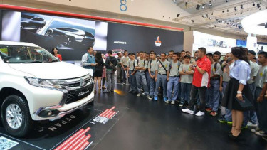 Kunjungan siswa SMK dan mahasiswa ke booth Mitsubishi di GIIAS 2016.