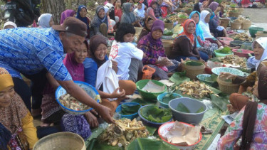  Upacara ritual cing-cing goling