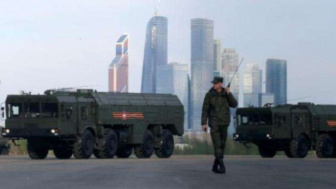 Mobil Angkut Rudal Balistik Iskander-M milik Rusia.
