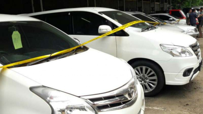 Barang bukti mobil-mobil curian yang disita Polda Metro Jaya, Jumat, 19 Agustus 2016.