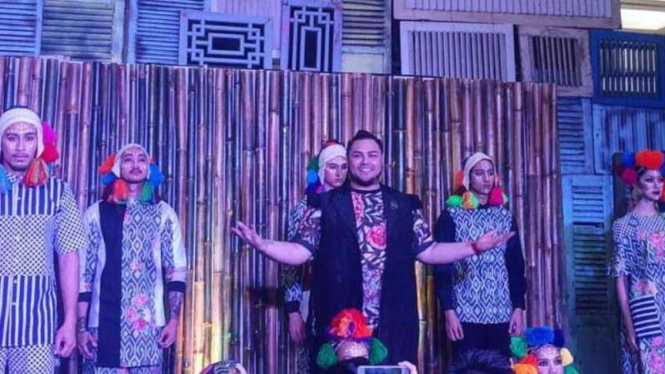 Ivan Gunawan dan Koleksi Suqqu (Suku) 
