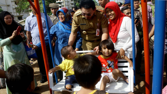 Gubernur DKI Jakarta Basuki Tjahaja Purnama di RPTRA Cibesel