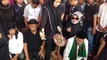 Tukul dan keluarga berduka