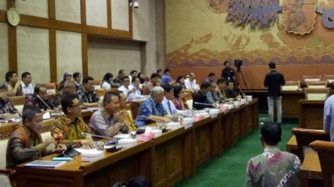 Rapat komisi VI DPR dengan Menteri Keuangan Sri Mulyani