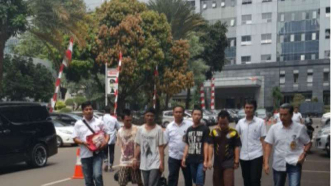 Empat tersangka provokator rusuh Jakmania di SUGBK dilimpahkan ke Kejaksaan 