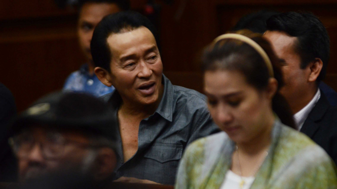 Darmawan Salihin, ayah Wayan Mirna Salihin di ruang sidang Pengadilan Jakarta Pusat