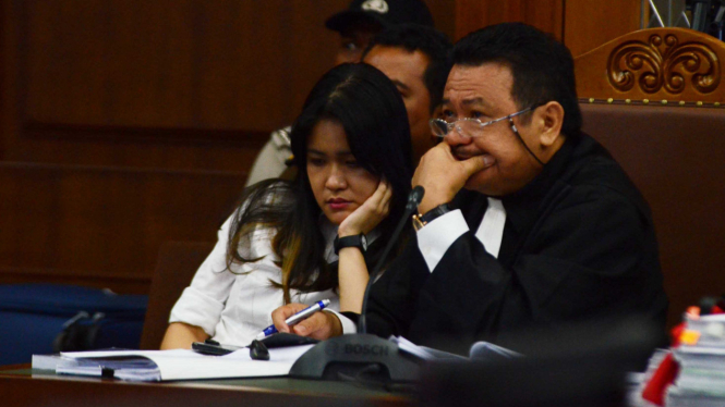 Jessica Kumala Wongso dan Otto Hasibuan di ruang sidang PN Jakarta Pusat.