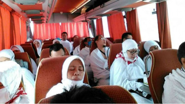 Bus yang membawa rombongan jemaah haji.