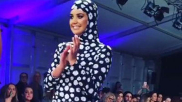 Burkini rancangan Carena West